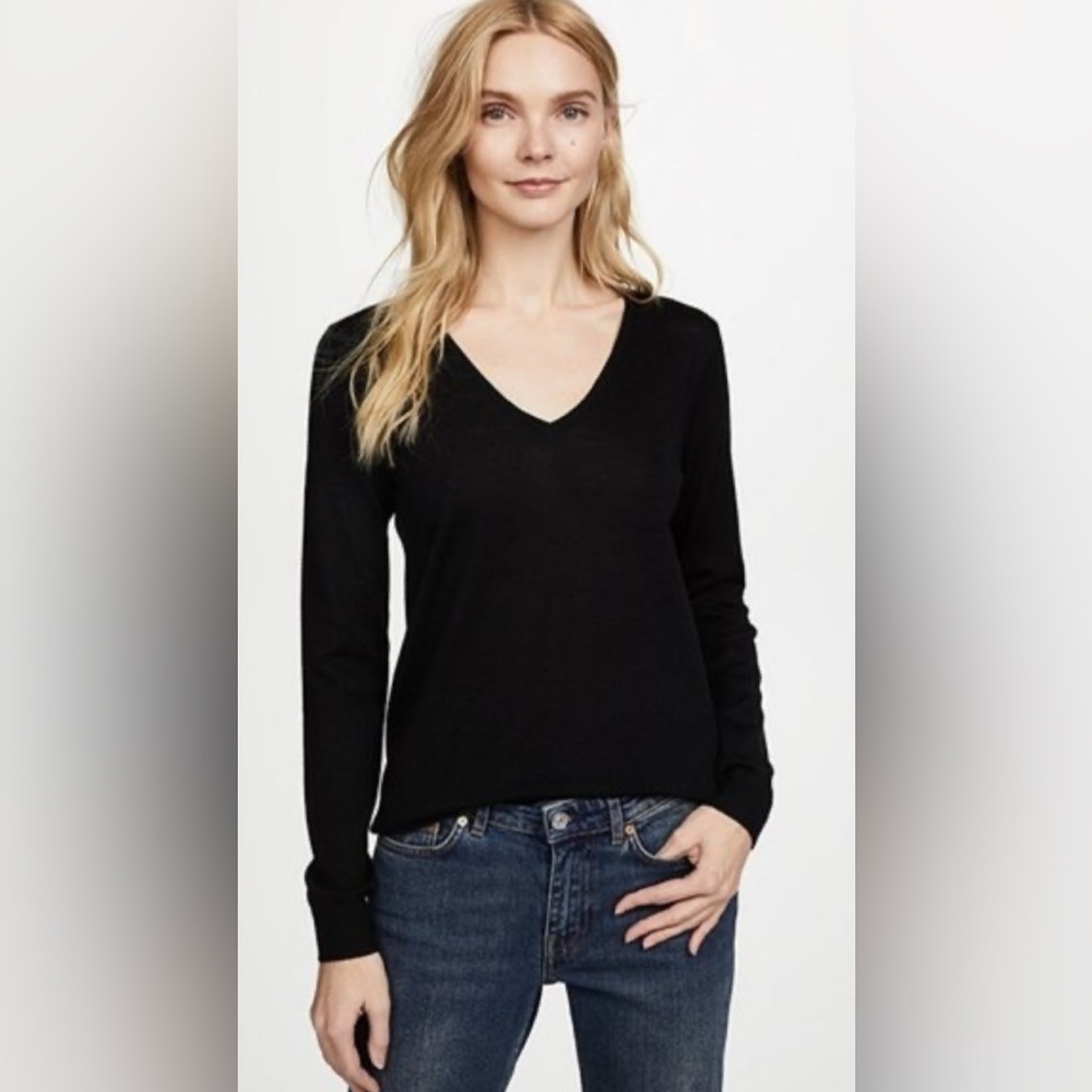 Club Monaco Black V-Neck 100% wool sweater XS